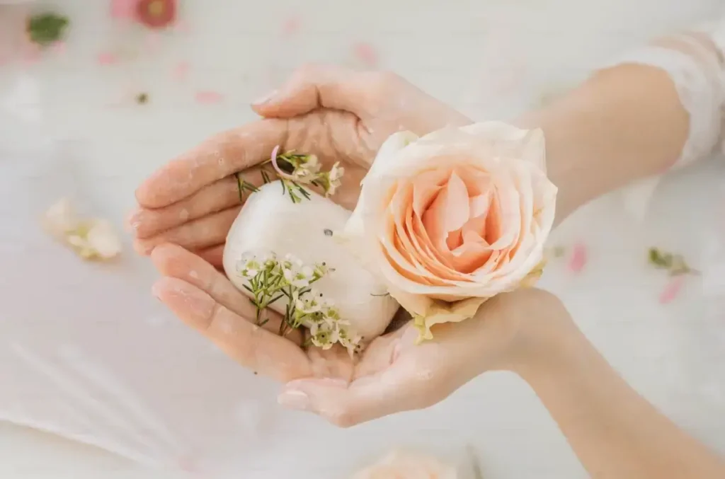 Conservation du lait maternel : on peut recycler le lait périmé dans le bain ou en confectionnant des savons au lait maternel